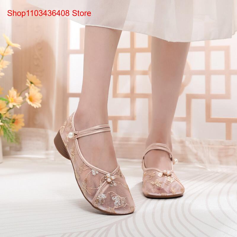 New Mesh Low Heels with Cheong - Embroidery Canvas recension och pris