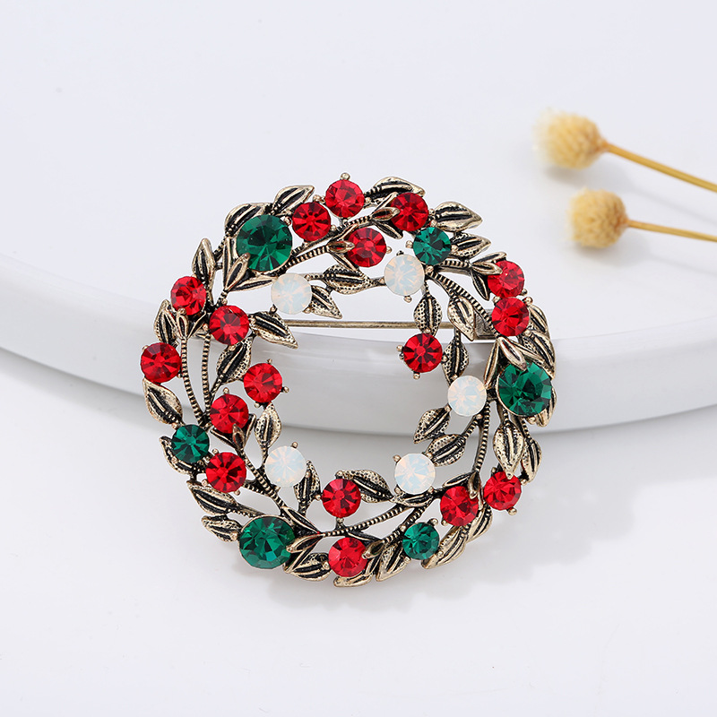 Christmas series jewelry brooc - Embroidery Font recension och pris
