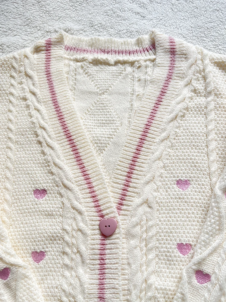 Lover Cardigan with Pink Heart - Embroidery Lovers recension och pris