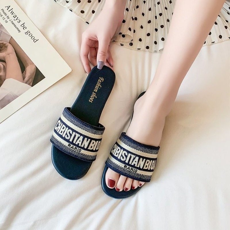 Women's Fashion Flat Slippers  - Embroidery Font recension och pris