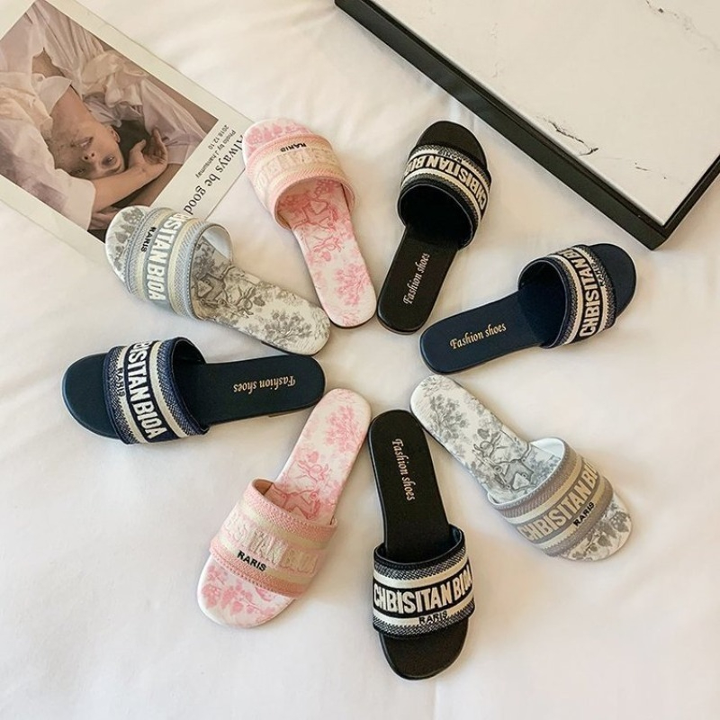 Women's Fashion Flat Slippers  - Embroidery Font recension och pris