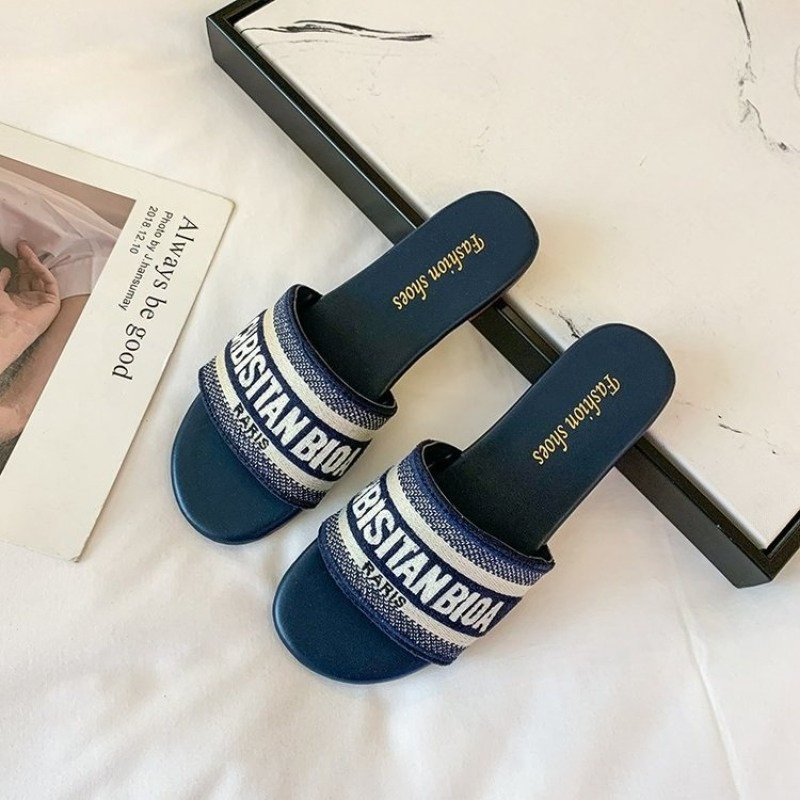 Women's Fashion Flat Slippers  - Embroidery Font recension och pris