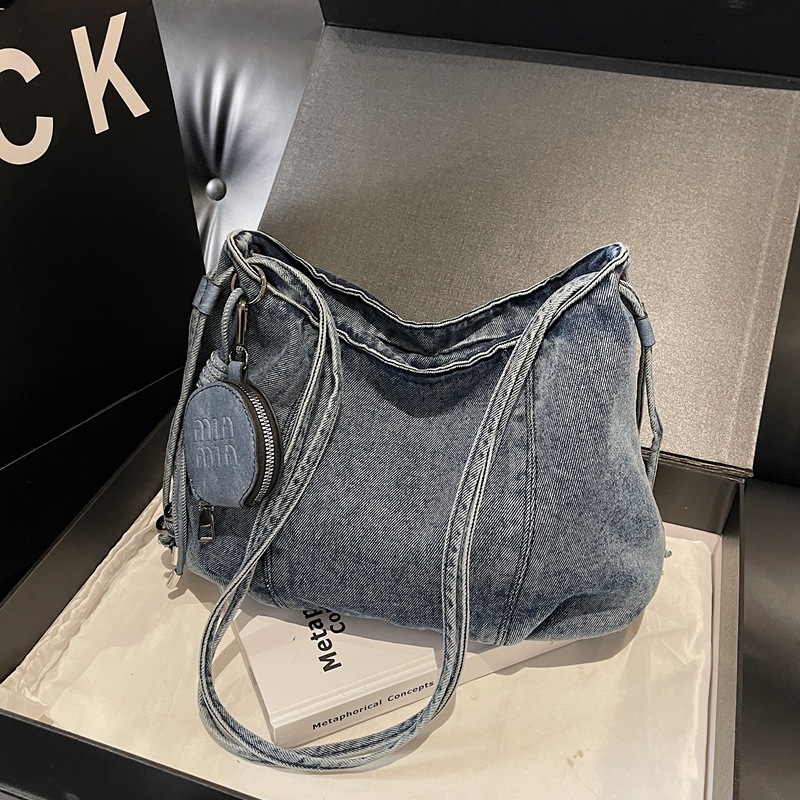 New Korean Style  Casual and S - Embroidery Keychain recension och pris