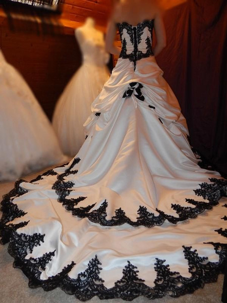 Vintage Wedding Dress Gothic B - Embroidery White Dress recension och pris